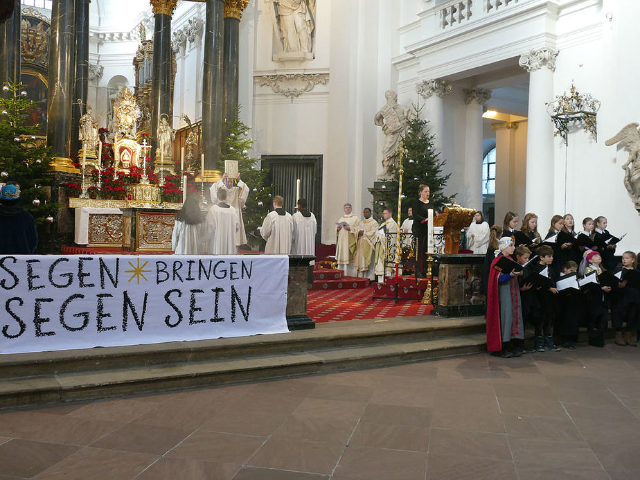 Aussendung der Sternsinger im Hohen Dom zu Fulda (Foto: Karl-Franz Thiede)